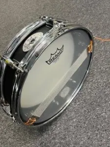 black snare drum