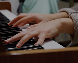 hands on a piano click for piano lessons