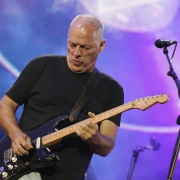 DAvid Gilmour playing a guitar on stage