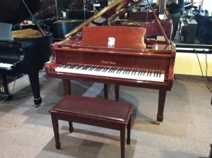 brown grand piano